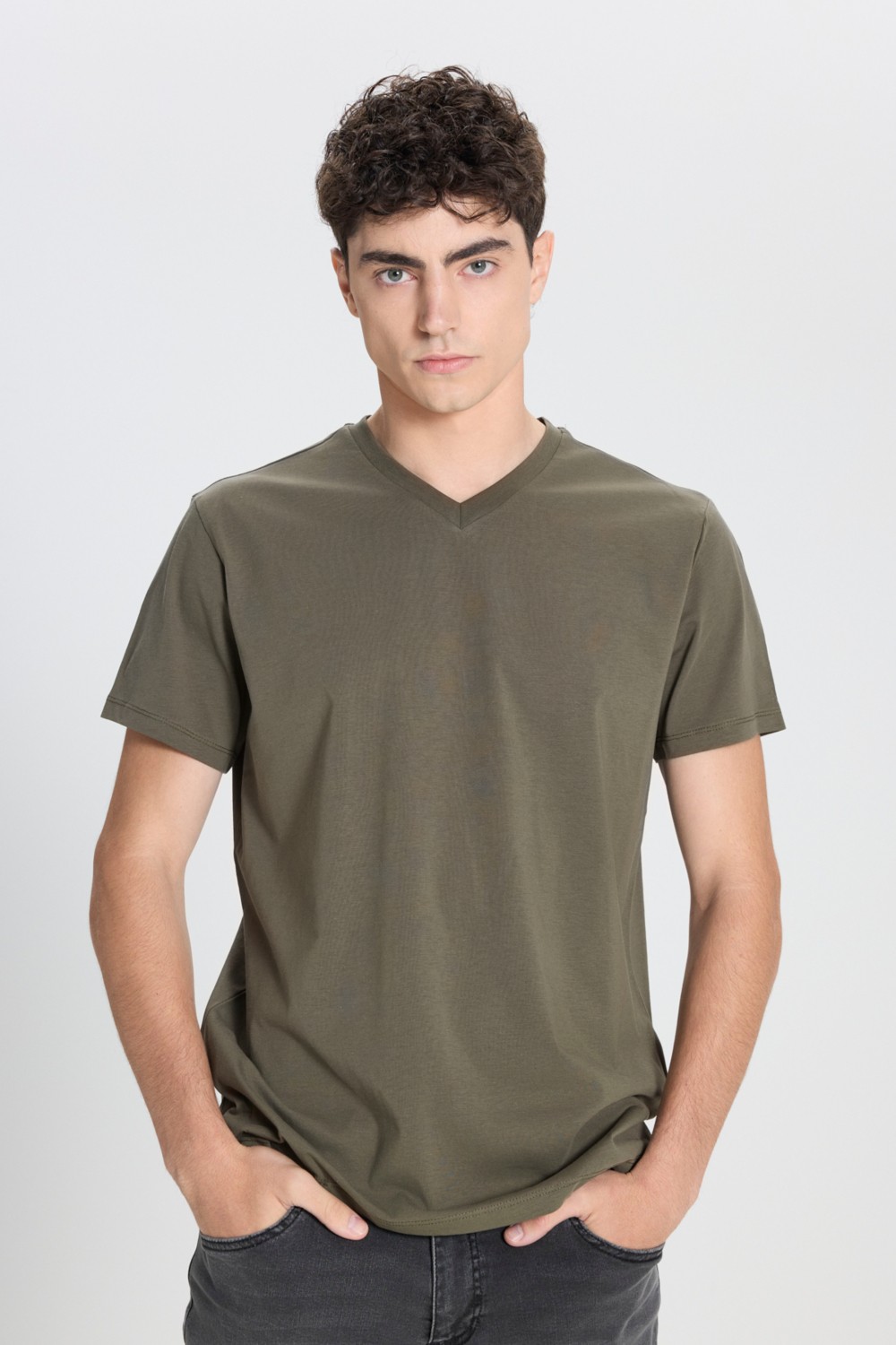 Altınyıldız Classics Erkek Siyah %100 Pamuk Slim Fit Dar Kesim V Yaka Tişört