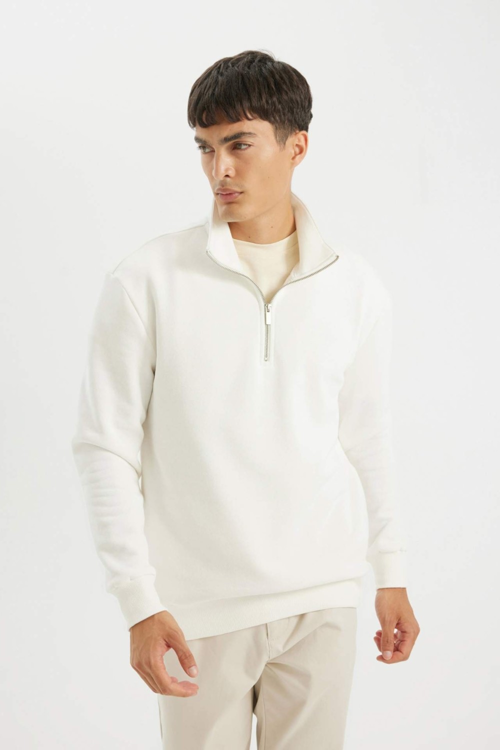 DeFacto Regular Fit Dik Yaka Yarım Fermuarlı Basic Sweatshirt X7405AZ24AU görsel 3