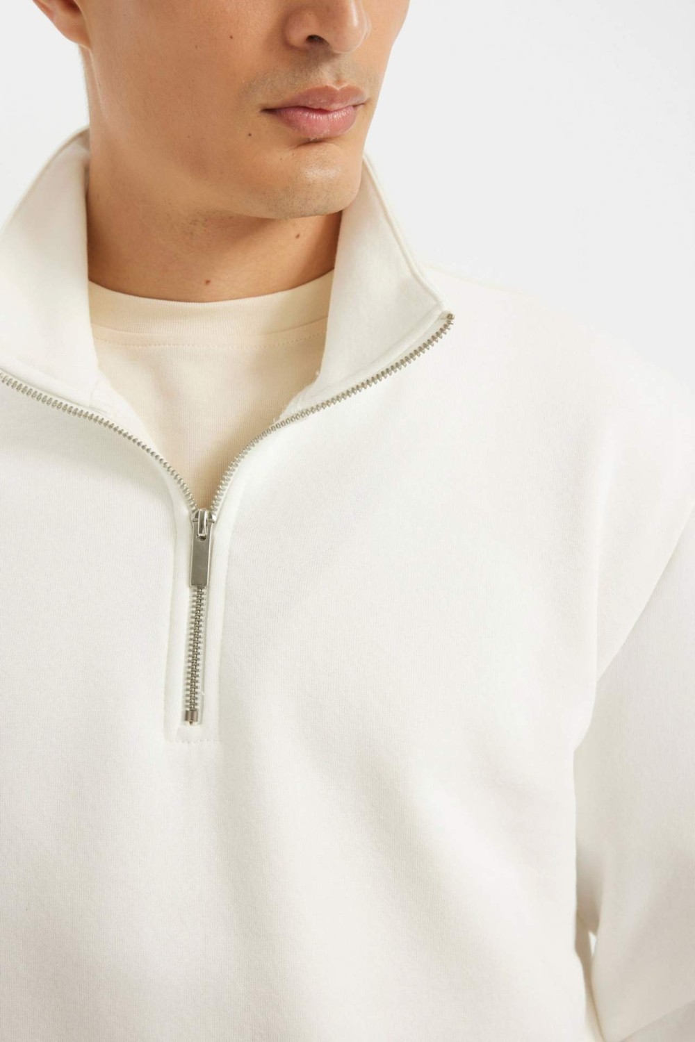 DeFacto Regular Fit Dik Yaka Yarım Fermuarlı Basic Sweatshirt X7405AZ24AU görsel 4