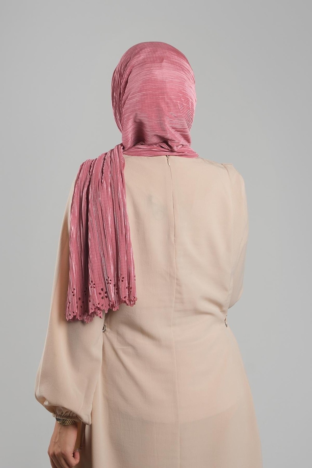 Hürrem Bone Violet Pratik Hazır Geçmeli Tesettür Eşarp Fukuro Piliseli Çiçek Desenli Lazer Kesim 1827_21 görsel 3