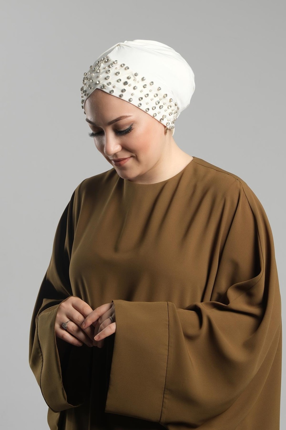Hürrem Bone Beyaz Pratik Hazır Geçmeli Tesettür Bone Sandy Kumaş Taşlı 1456_42 görsel 2