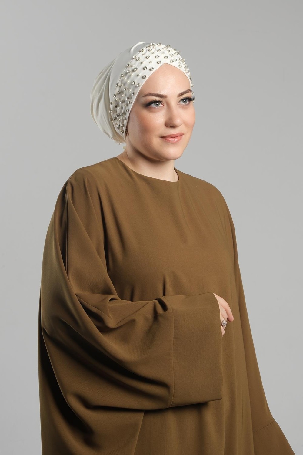 Hürrem Bone Beyaz Pratik Hazır Geçmeli Tesettür Bone Sandy Kumaş Taşlı 1456_42 görsel 3