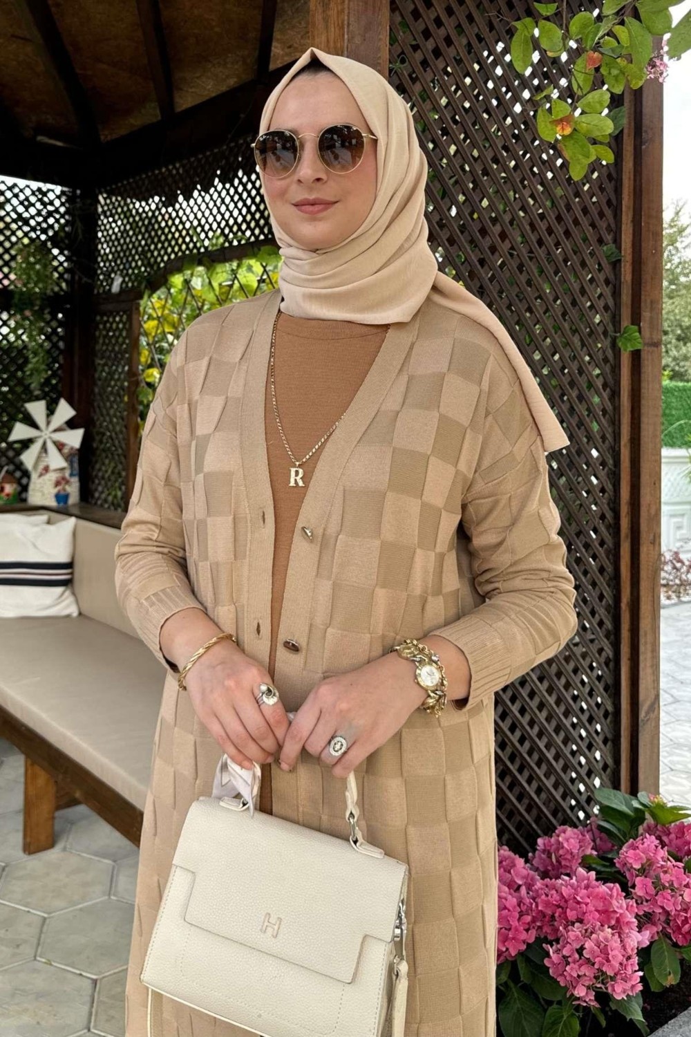 Rabia Şamlı Dama Desenli Bej Triko Hırka görsel 7