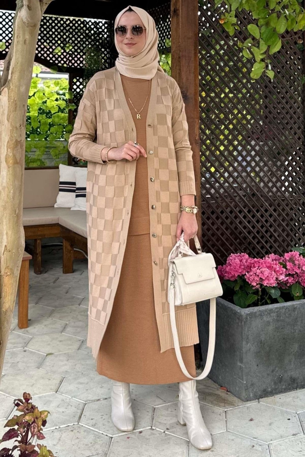 Rabia Şamlı Dama Desenli Bej Triko Hırka görsel 8