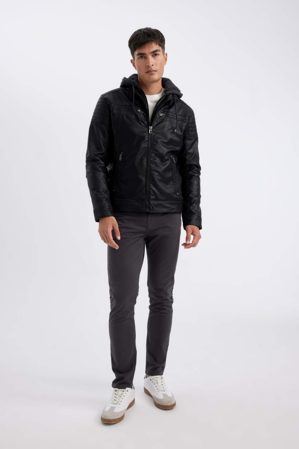 DeFacto Su İtici Slim Fit Dar Kesim Çıkarılabilir Kapüşonlu Pelüş Astarlı Fermuarlı Suni Deri Ceket Mont N9693AZ24WN görsel 2