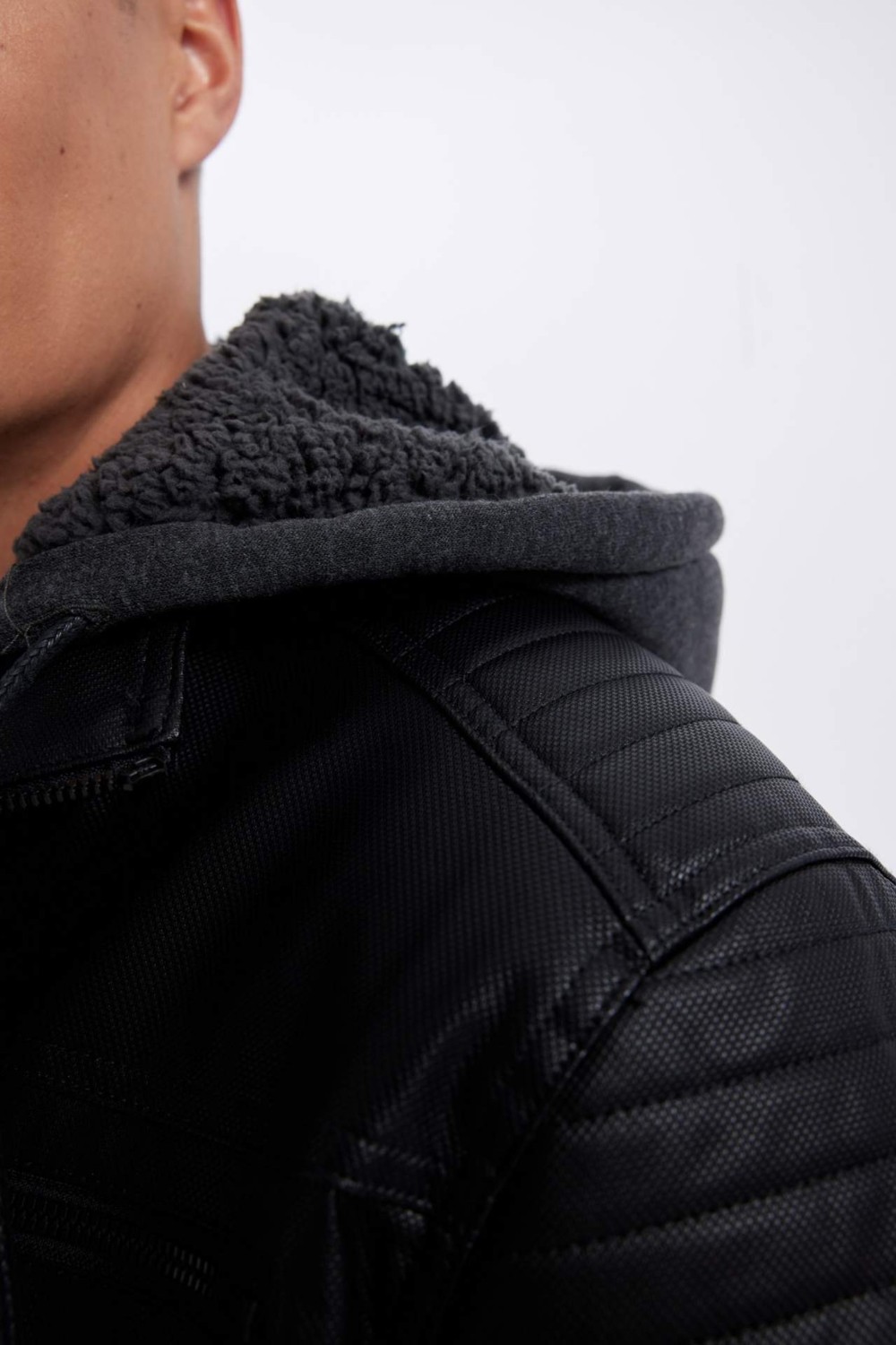 DeFacto Su İtici Slim Fit Dar Kesim Çıkarılabilir Kapüşonlu Pelüş Astarlı Fermuarlı Suni Deri Ceket Mont N9693AZ24WN görsel 5