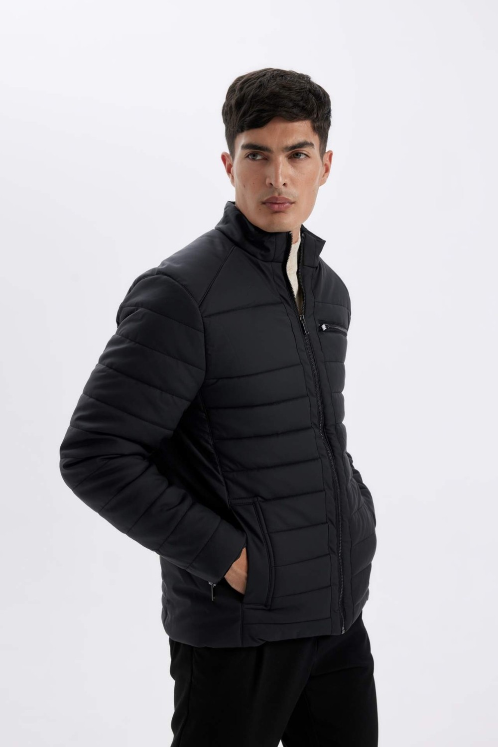 DeFacto Slim Fit Dar Kesim Dik Yaka Fermuarlı Cepli Suni Deri Ceket Mont X4014AZ24WN görsel 3