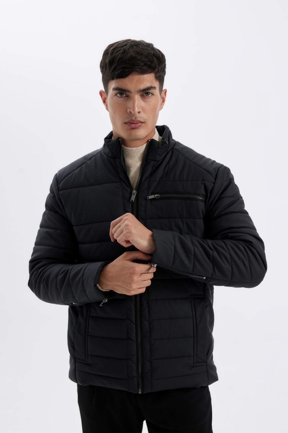 DeFacto Slim Fit Dar Kesim Dik Yaka Fermuarlı Cepli Suni Deri Ceket Mont X4014AZ24WN görsel 4