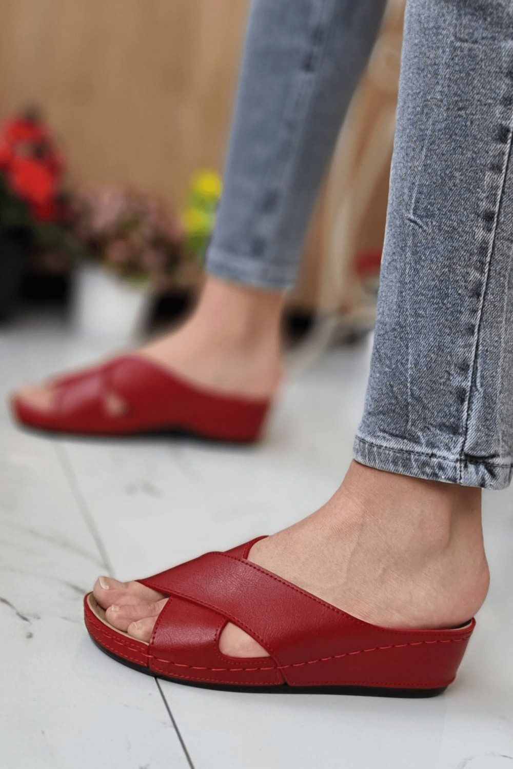 Neon Shoes Desy Kadın Ortopedik Taban Şık Konfor Modeli Günlük Terlik Genç Anne Ev Dışarı Terliği görsel 3