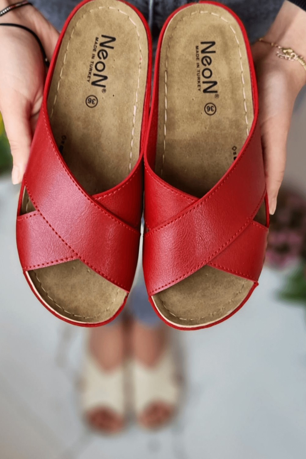 Neon Shoes Desy Kadın Ortopedik Taban Şık Konfor Modeli Günlük Terlik Genç Anne Ev Dışarı Terliği görsel 6