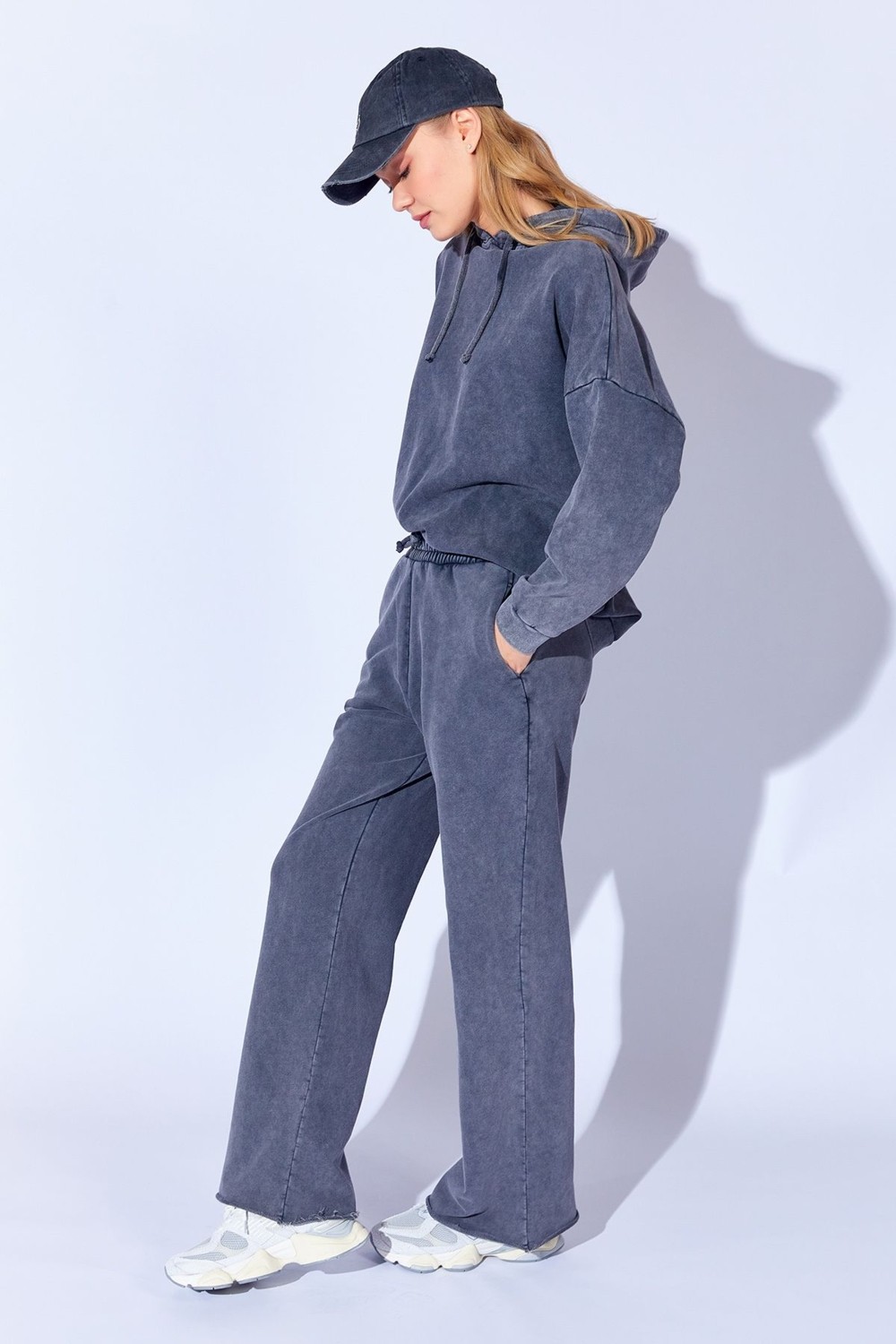 Edition Antrasit Eksitme Yıkamalı Soluk Efektli Kalın Üç Iplik Palazzo Kesim Kadın Pantalon EK100810056 görsel 2