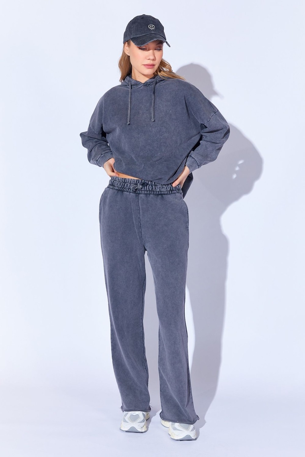 Edition Antrasit Eksitme Yıkamalı Soluk Efektli Kalın Üç Iplik Palazzo Kesim Kadın Pantalon EK100810056 görsel 3