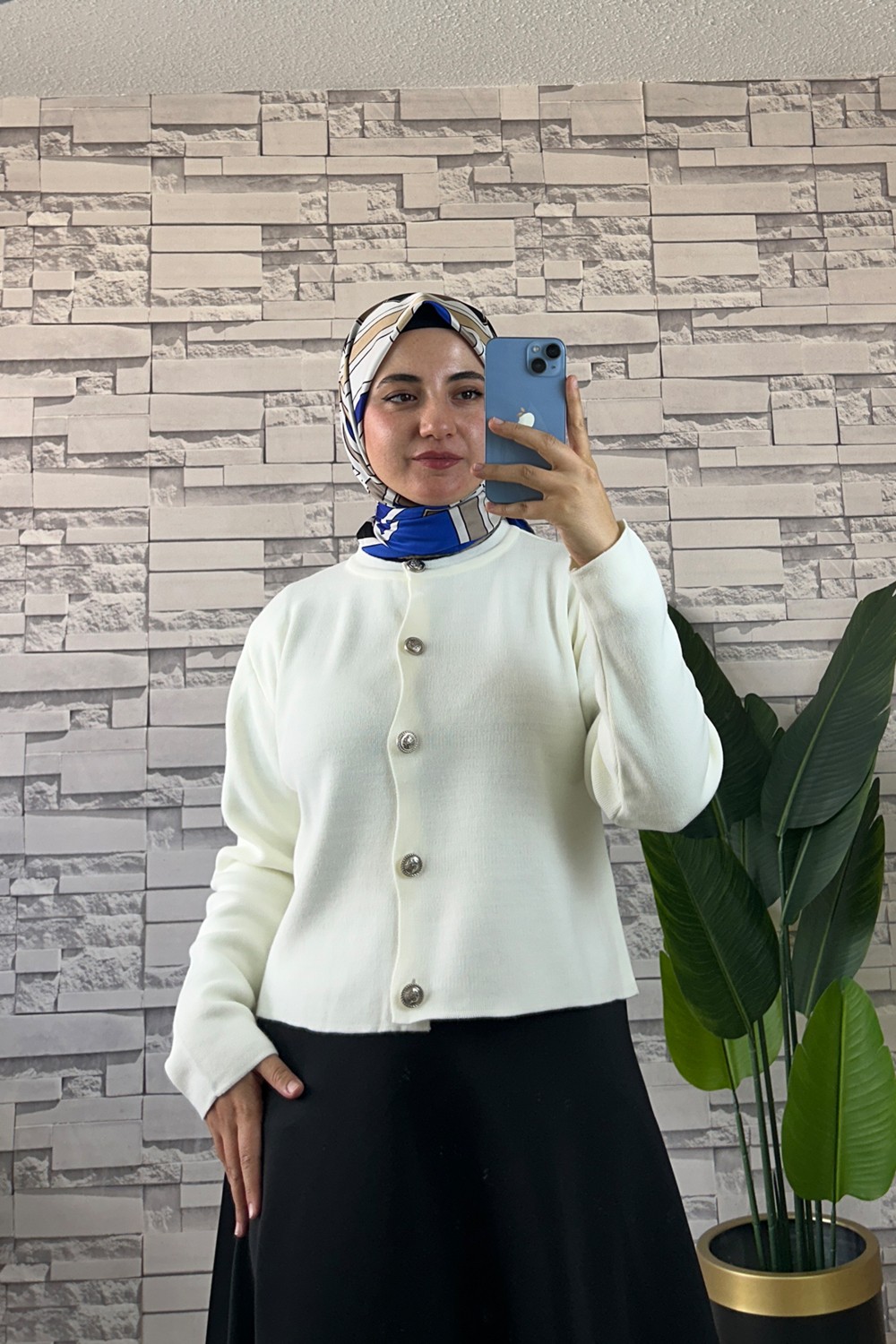 Merve Akyol Moda Düğme Detaylı Hırka görsel 3