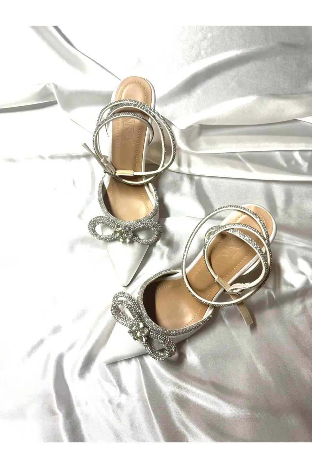 Trendy Anka Kadın Nude Bej Ten Saten 8 cm Şeffaf Topuklu Fiyonk Taşlı Bilekten Dolamalı Sivri Burunlu Ayakkabı görsel 3