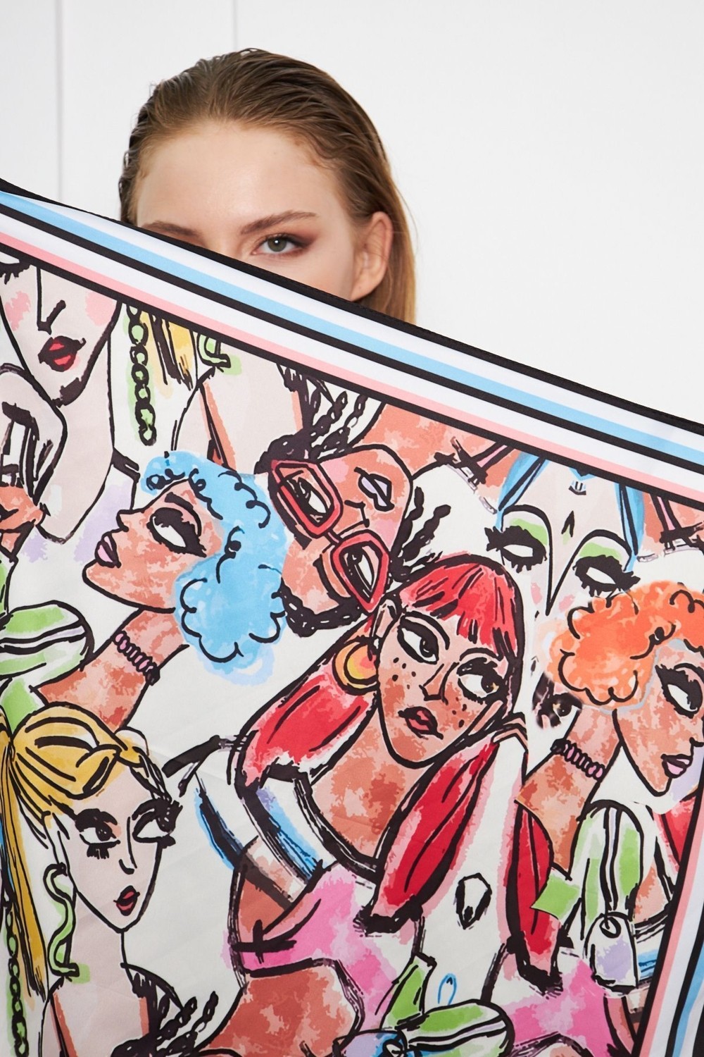 Dscarf Stilist Kadın Şal %100 Polyester Renkli Çiçek Desenli Günlük ve Özel Gün Kullanımına Uygun görsel 3