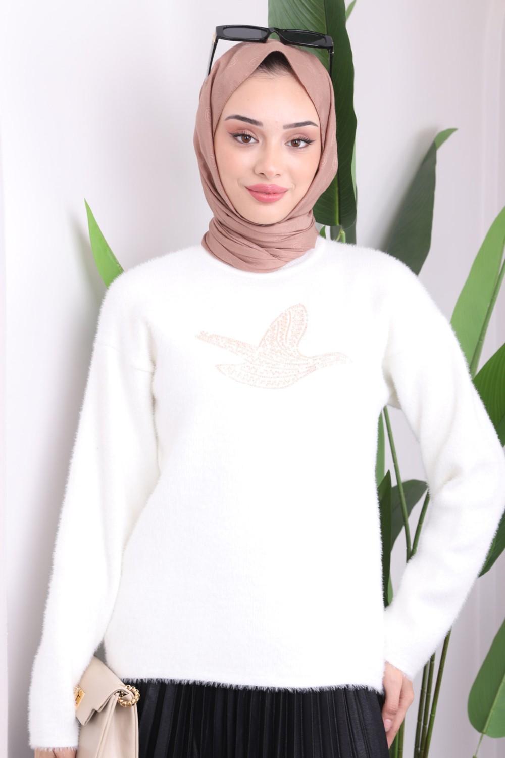 İmaj Butik Ekru İşlemeli Sakal Triko Kazak