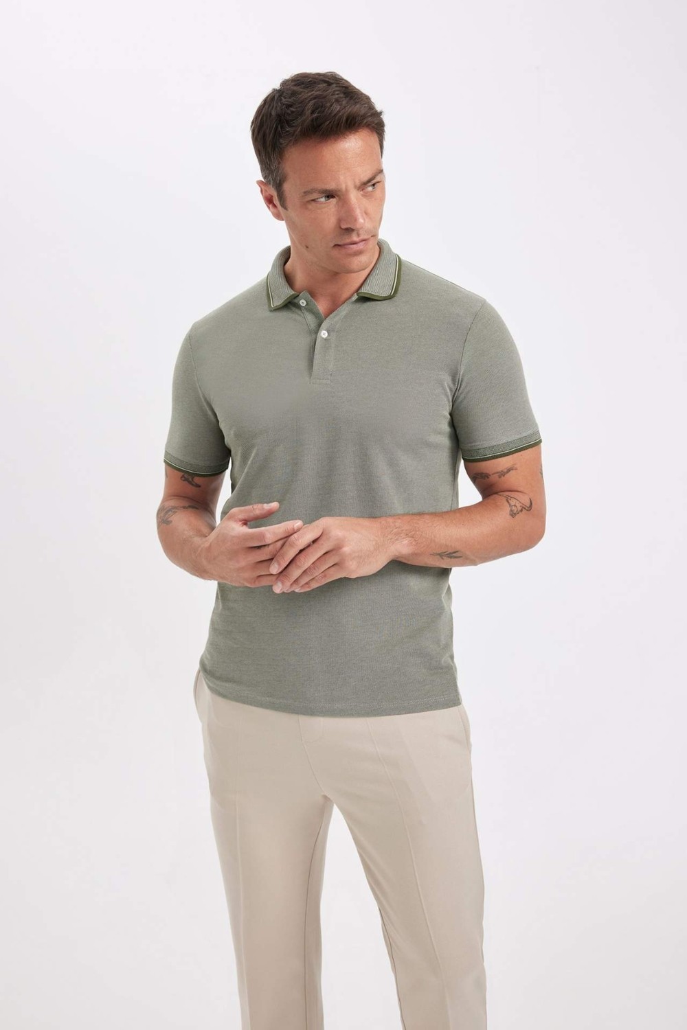 DeFacto Slim Fit Dar Kesim Polo Yaka Kısa Kollu Pamuklu Tişört D0033AXNS görsel 3