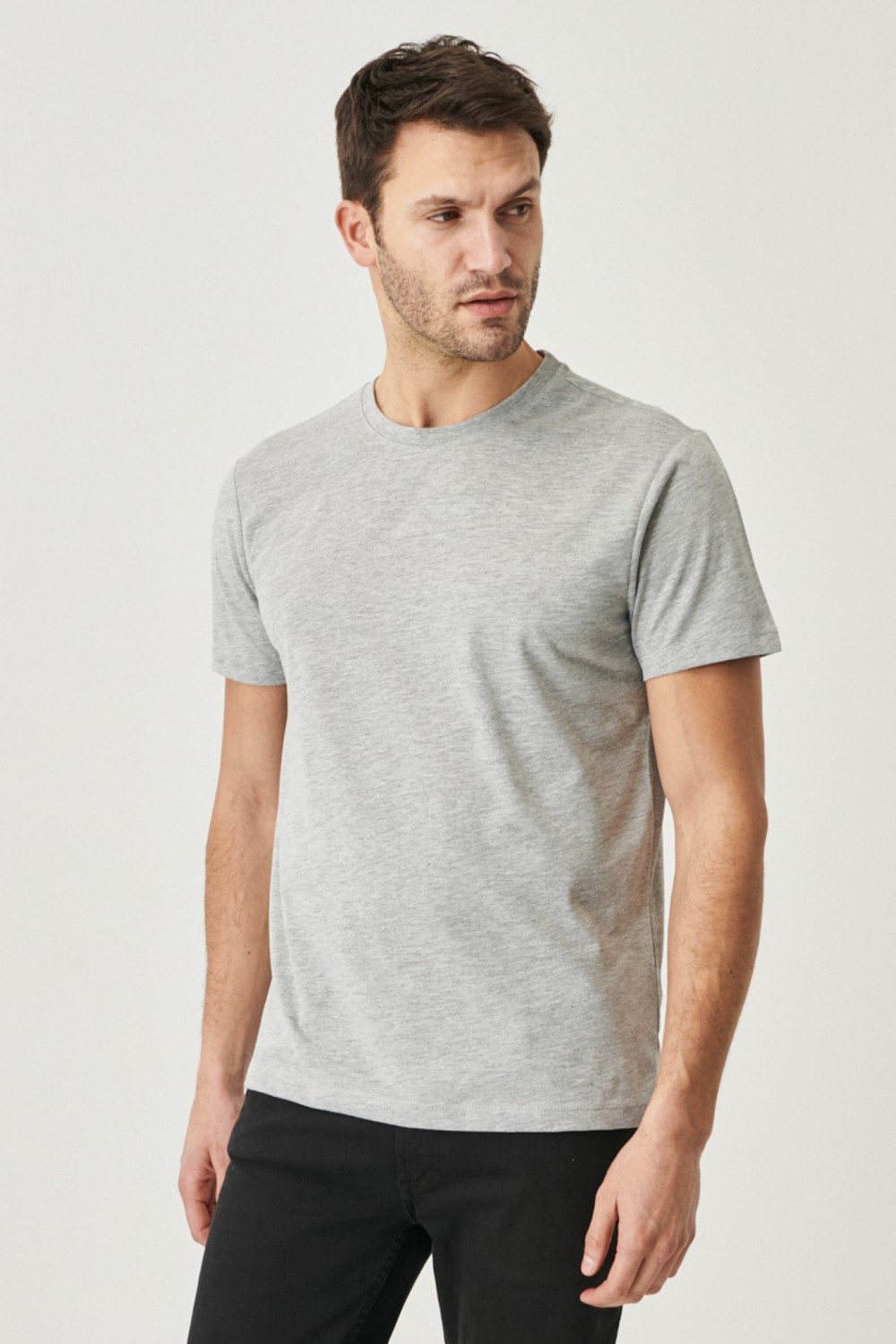Altınyıldız Classics Erkek Beyaz-beyaz-sıyah-lacıvert Slim Fit Dar Kesim Bisiklet Yaka %100 Pamuk 4'lü Tişört Paket görsel 6