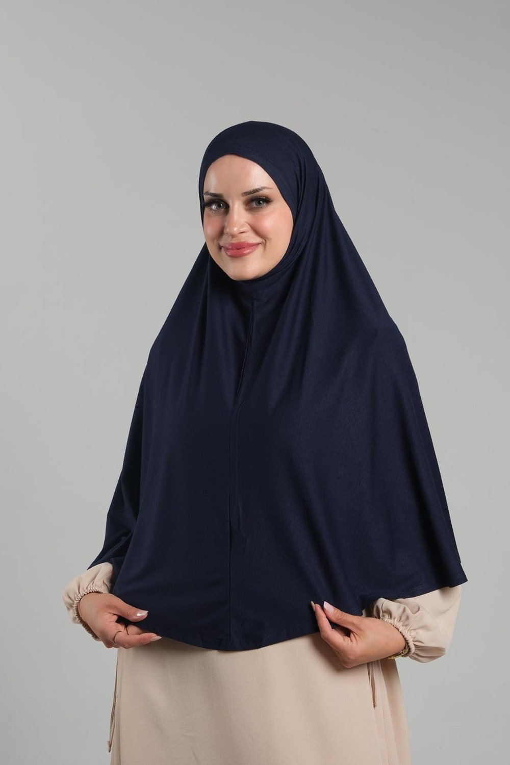 Hürrem Bone Lacivert Pratik Hazır Geçmeli Tesettür Eşarp Viskon Pratik Namaz Örtüsü 2201_02