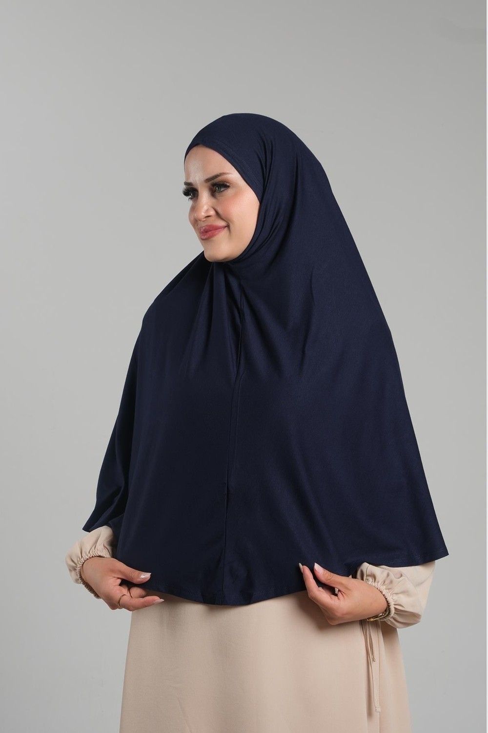 Hürrem Bone Lacivert Pratik Hazır Geçmeli Tesettür Eşarp Viskon Pratik Namaz Örtüsü 2201_02 görsel 2