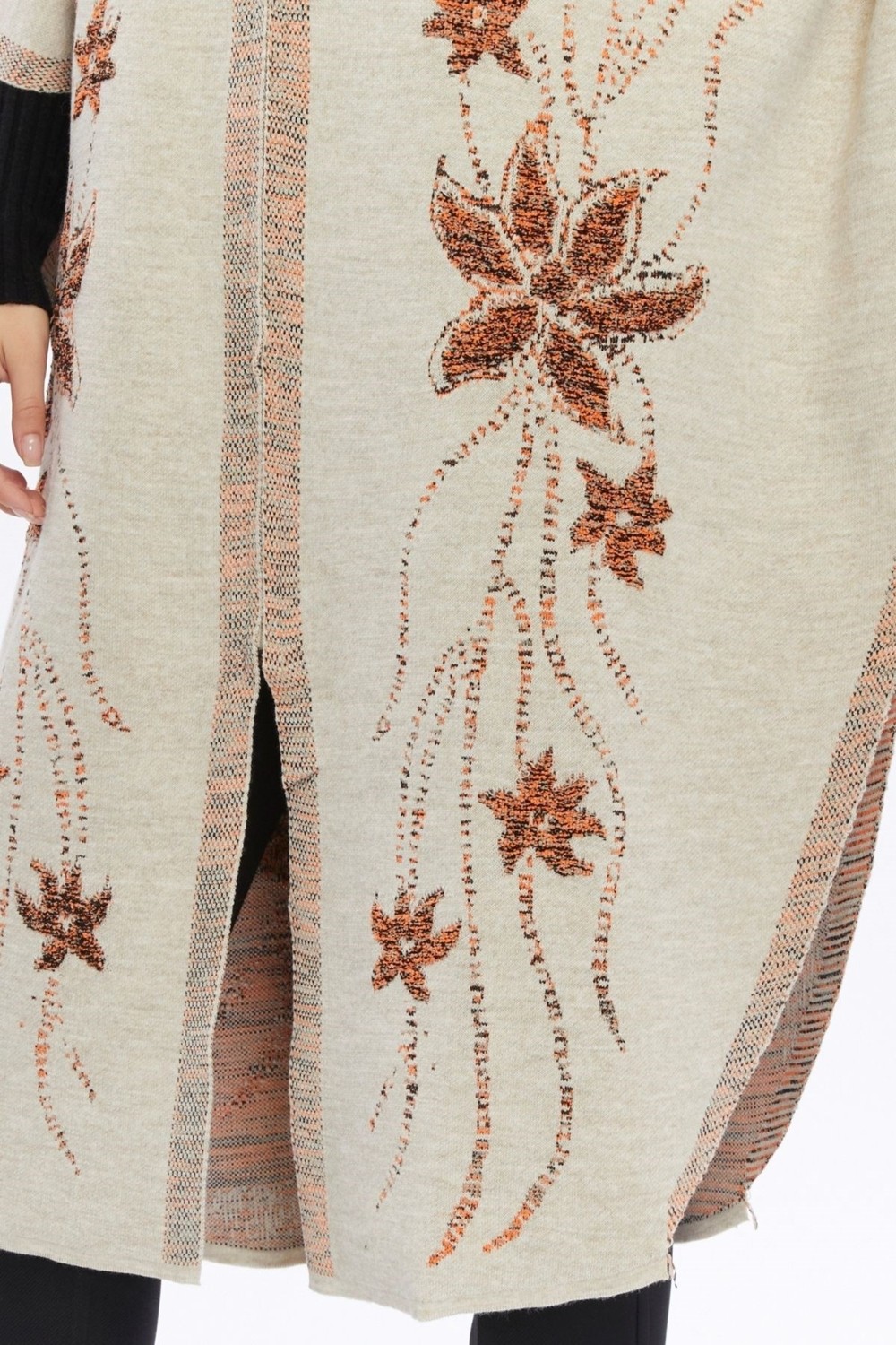 Moda Semin Kadın Papatya Desenli Kapüşon ve Fermuar Detaylı Uzun Panço görsel 3