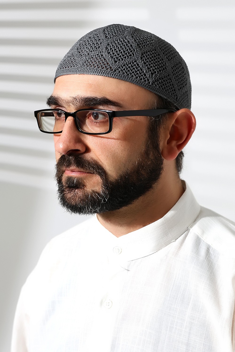 İhvan Online Makine Örgüsü Dantel Detaylı Namaz Takkesi Füme görsel 7