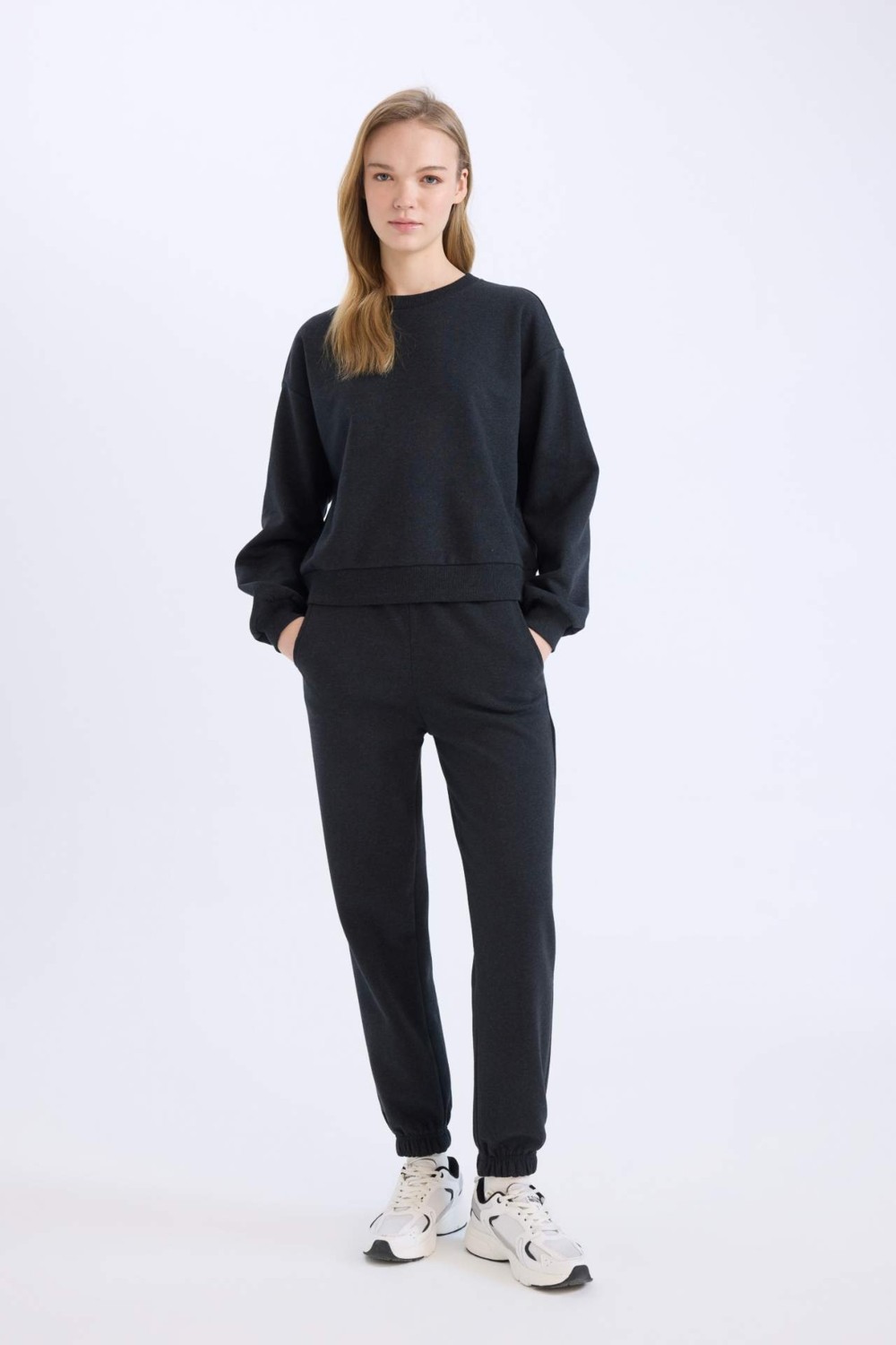 DeFacto Regular Fit 2'li Takım Sweatshirt Beli Lastikli Jogger Eşofman Altı D8022AXNS görsel 2