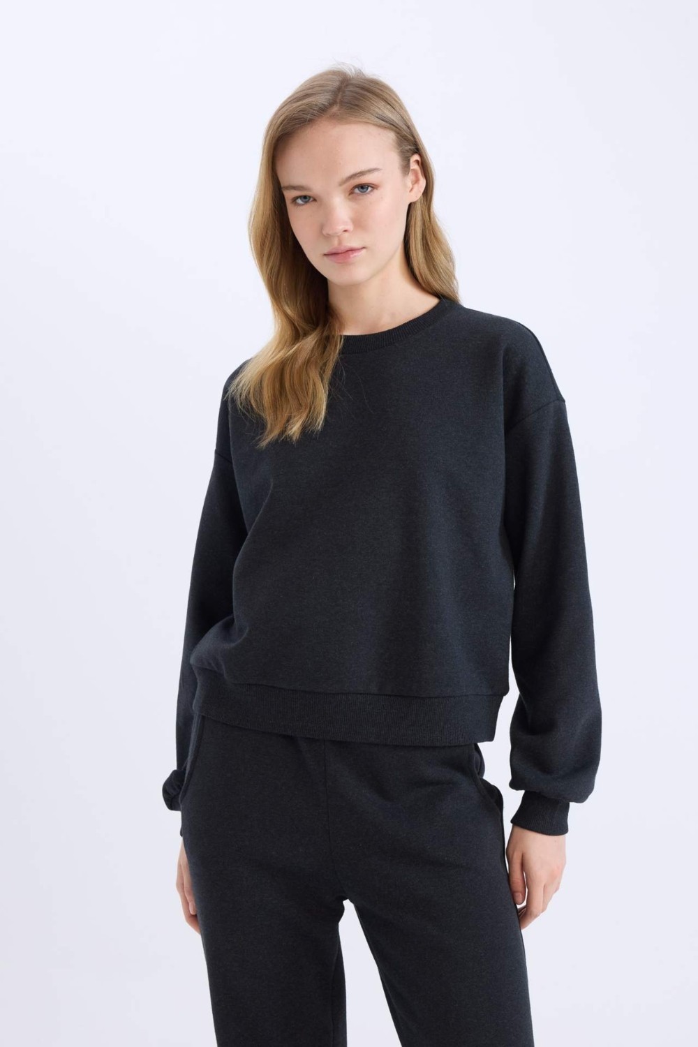 DeFacto Regular Fit 2'li Takım Sweatshirt Beli Lastikli Jogger Eşofman Altı D8022AXNS görsel 4
