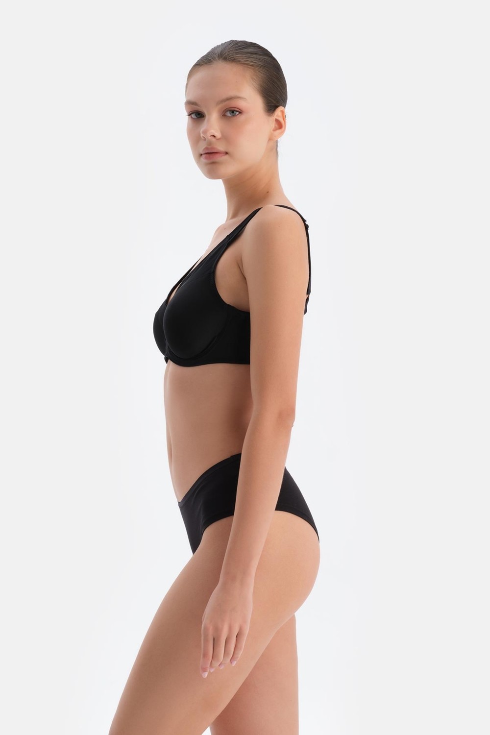 Dagi Besta Siyah Balenli Toparlayıcı Sütyen 95B Dikişsiz Rahatlık ve Yüksek Destek Sunar görsel 3