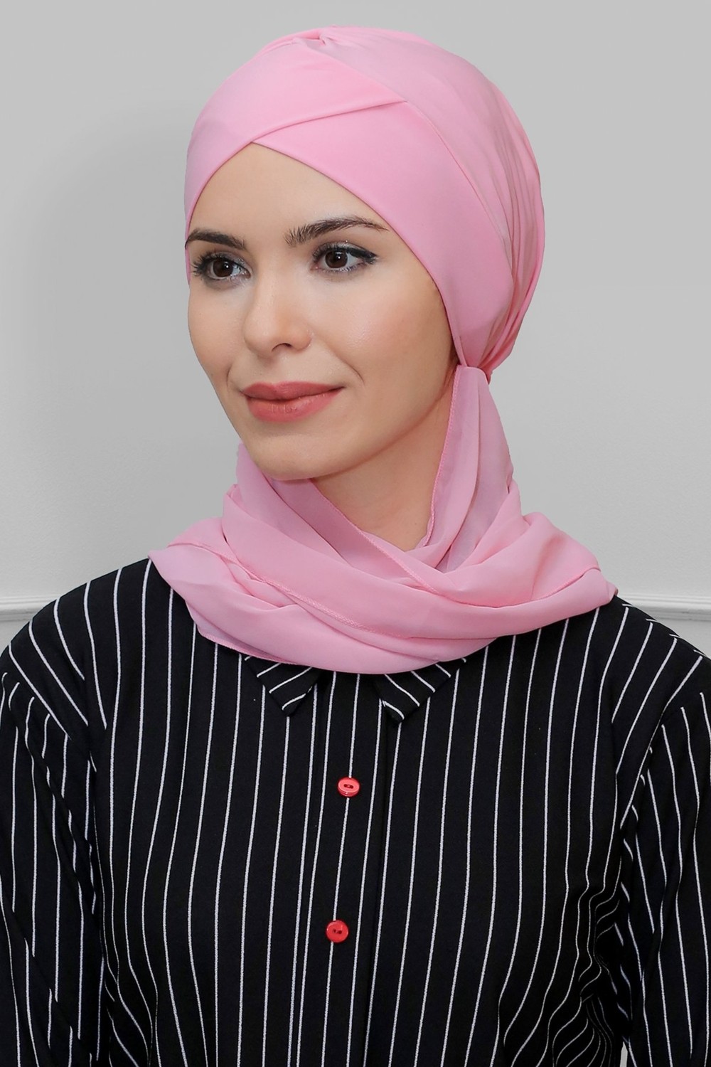 Hürrem Bone Pembe Pratik Hazır Geçmeli Tesettür Bone Sandy Kumaş Çapraz Büzgülü Şifon Atkılı 1801A_04