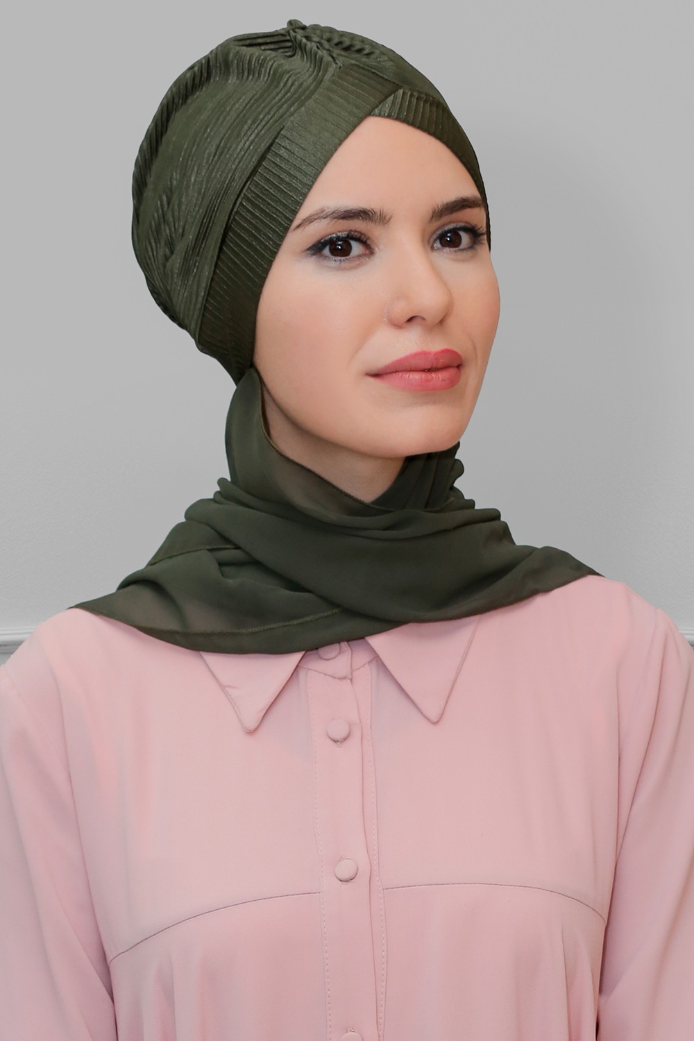 Hürrem Bone Pudra Pratik Hazır Geçmeli Tesettür Bone Fukuro Piliseli Tek Çapraz Büzgülü Şifon Atkılı 1824A_06 görsel 5