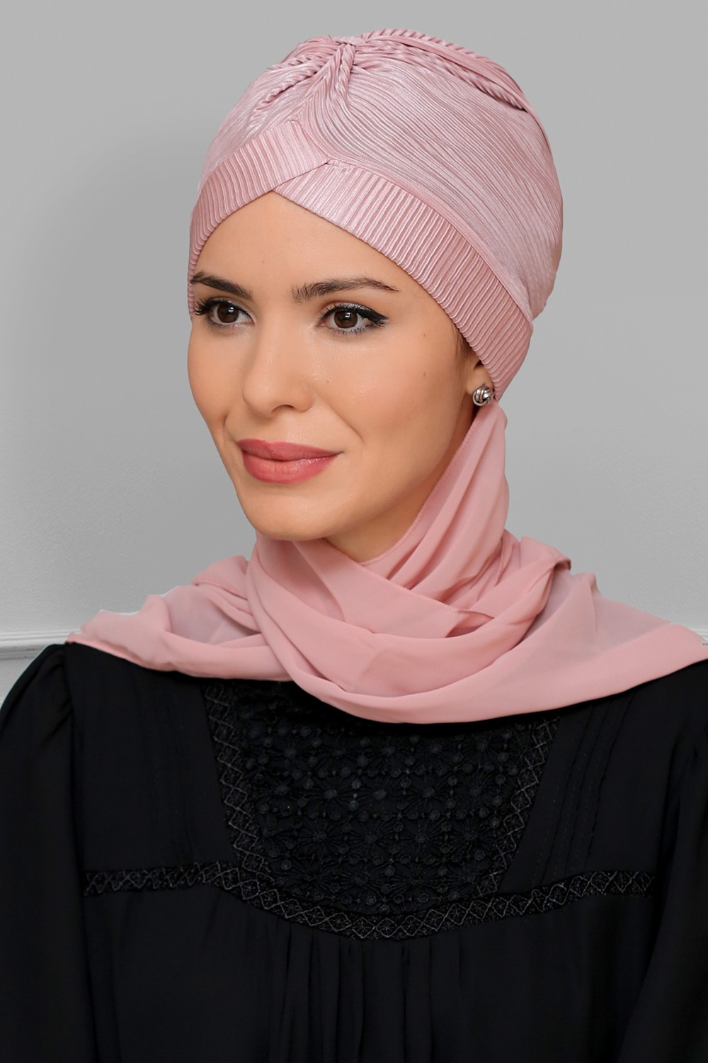 Hürrem Bone Pudra Pratik Hazır Geçmeli Tesettür Bone Fukuro Piliseli Tek Çapraz Büzgülü Şifon Atkılı 1824A_06 görsel 4
