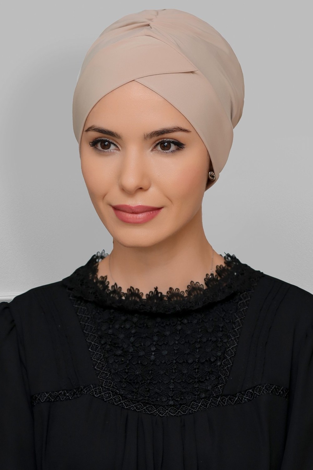 Hürrem Bone Siyah Pratik Hazır Geçmeli Tesettür Bone Sandy Kumaş Çapraz Büzgülü 1801_01 görsel 7