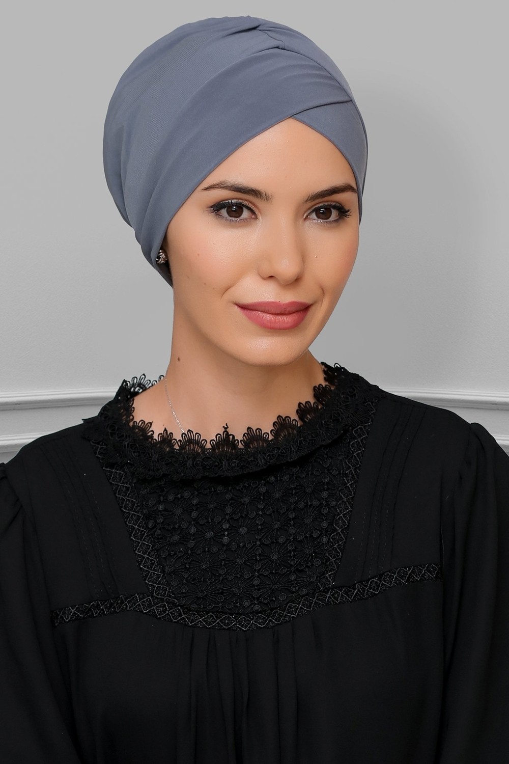 Hürrem Bone Siyah Pratik Hazır Geçmeli Tesettür Bone Sandy Kumaş Çapraz Büzgülü 1801_01 görsel 3