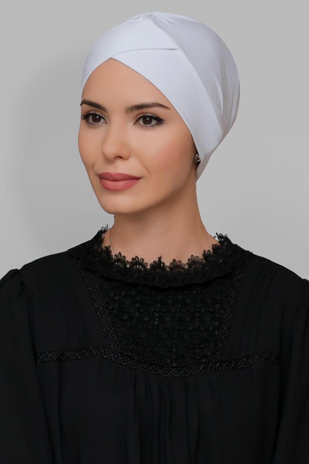 Hürrem Bone Siyah Pratik Hazır Geçmeli Tesettür Bone Sandy Kumaş Çapraz Büzgülü 1801_01 görsel 4
