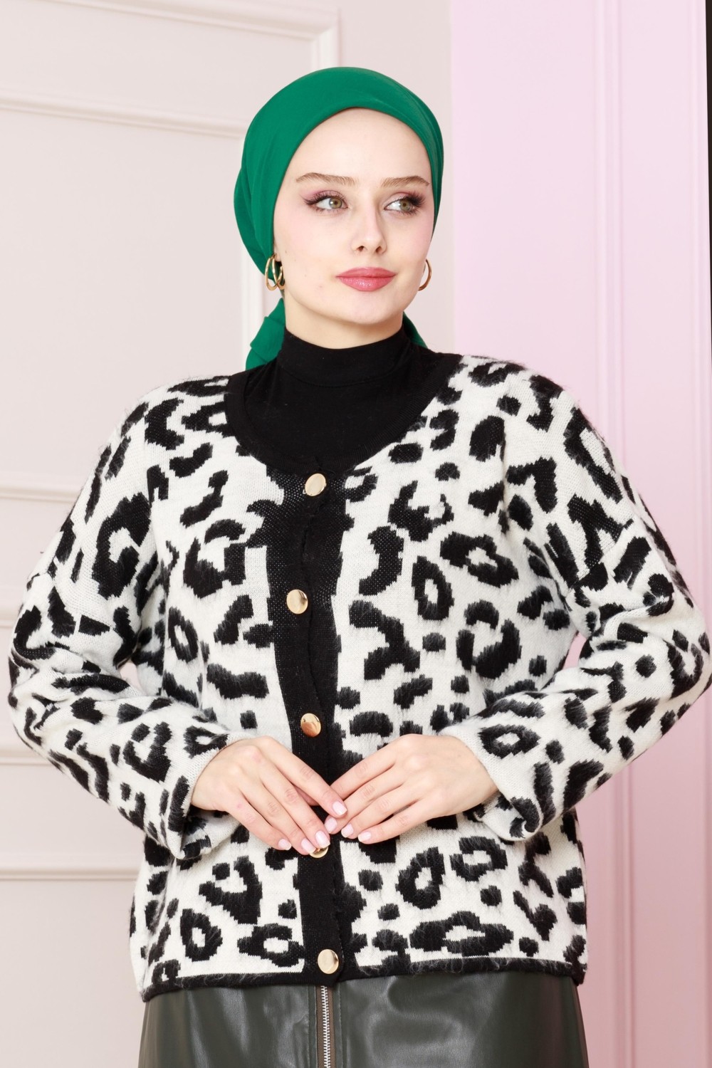 Sevitli Leopar Kısa Hırka -Beyaz