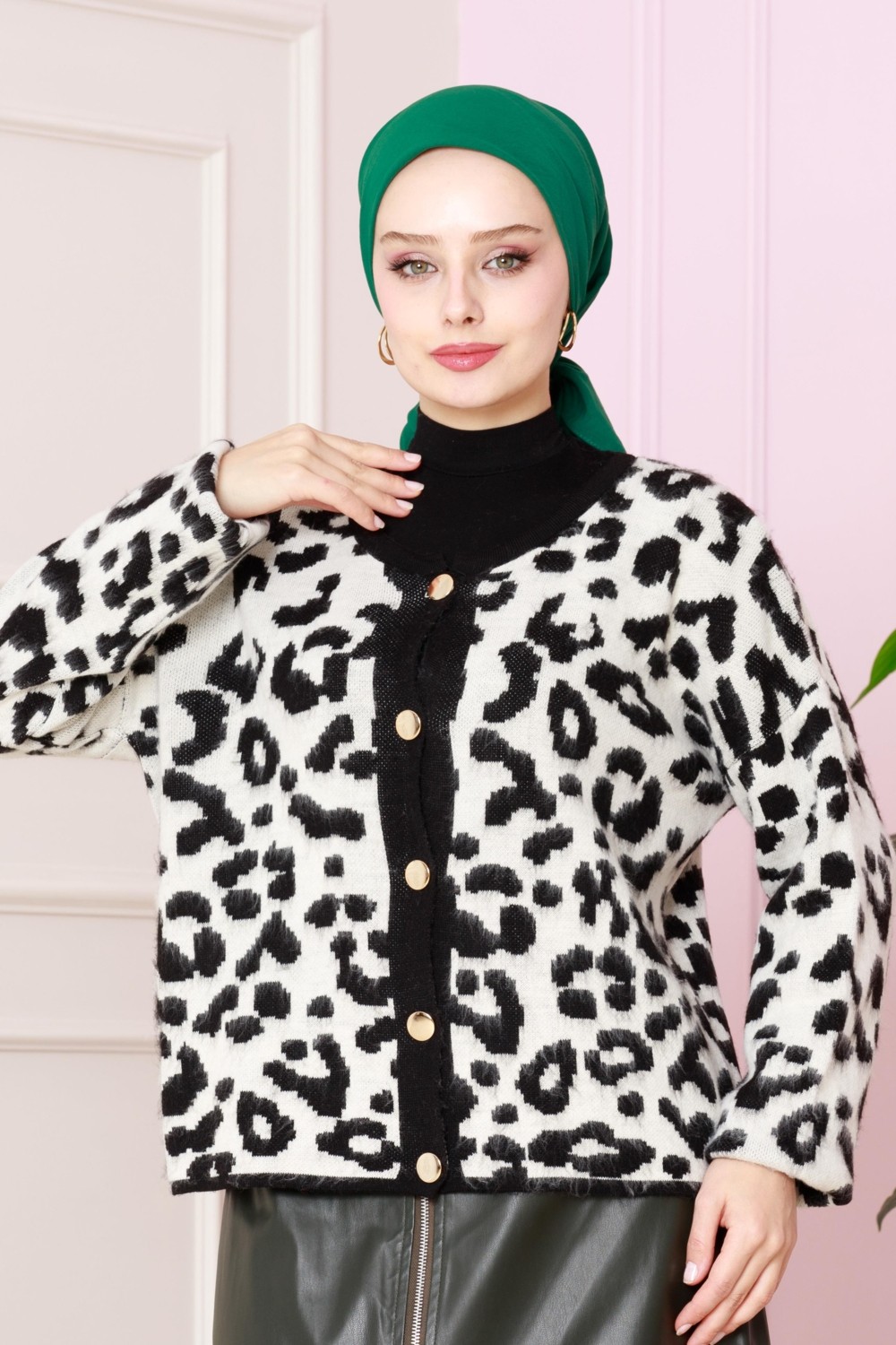 Sevitli Leopar Kısa Hırka -Beyaz görsel 3