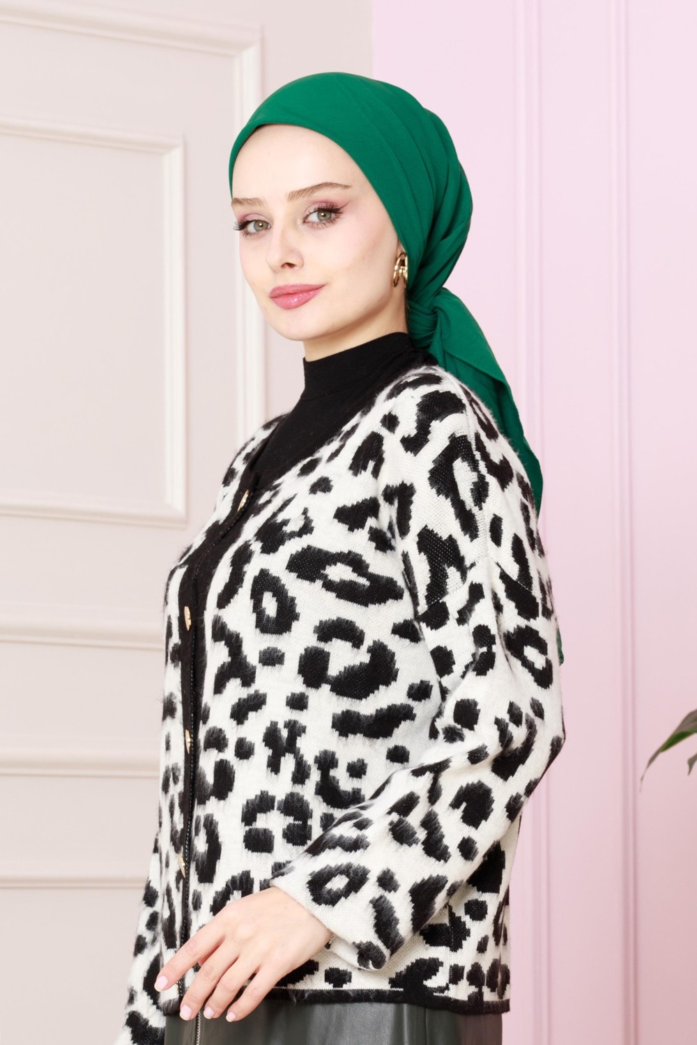 Sevitli Leopar Kısa Hırka -Beyaz görsel 5