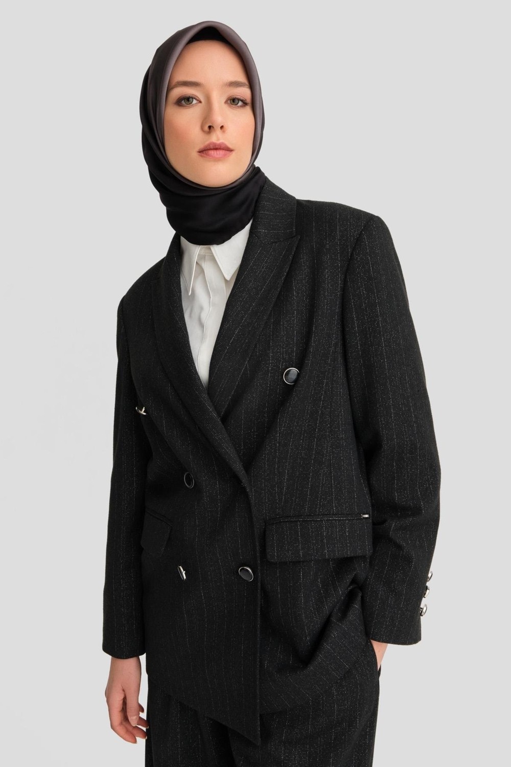 Armine Simli Ceket Kadın 24K5721 Siyah Modern Tasarım ve Elegan Kesim Özellikleriyle görsel 2