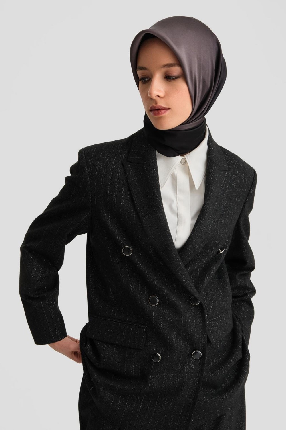 Armine Simli Ceket Kadın 24K5721 Siyah Modern Tasarım ve Elegan Kesim Özellikleriyle görsel 3