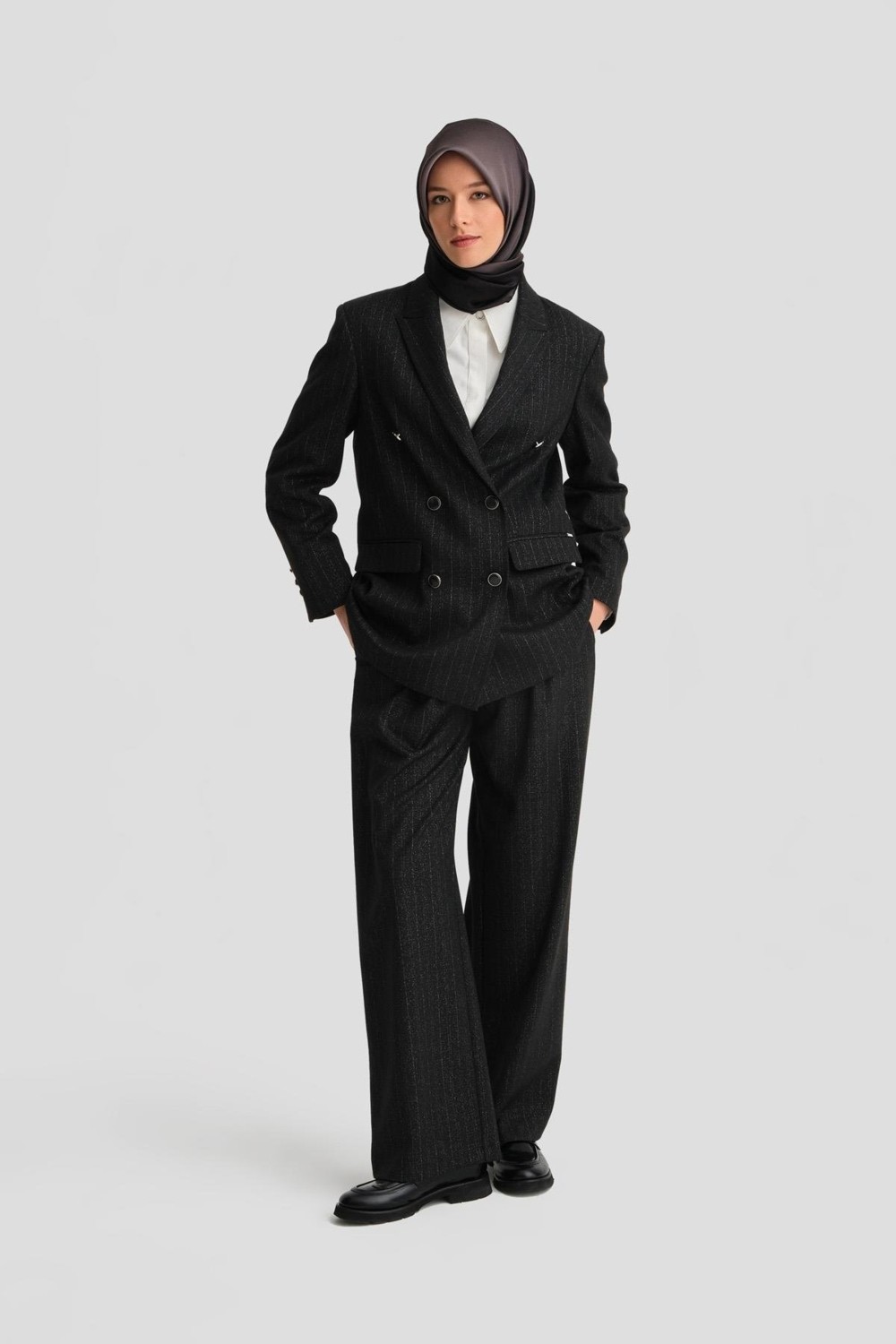 Armine Simli Ceket Kadın 24K5721 Siyah Modern Tasarım ve Elegan Kesim Özellikleriyle görsel 4