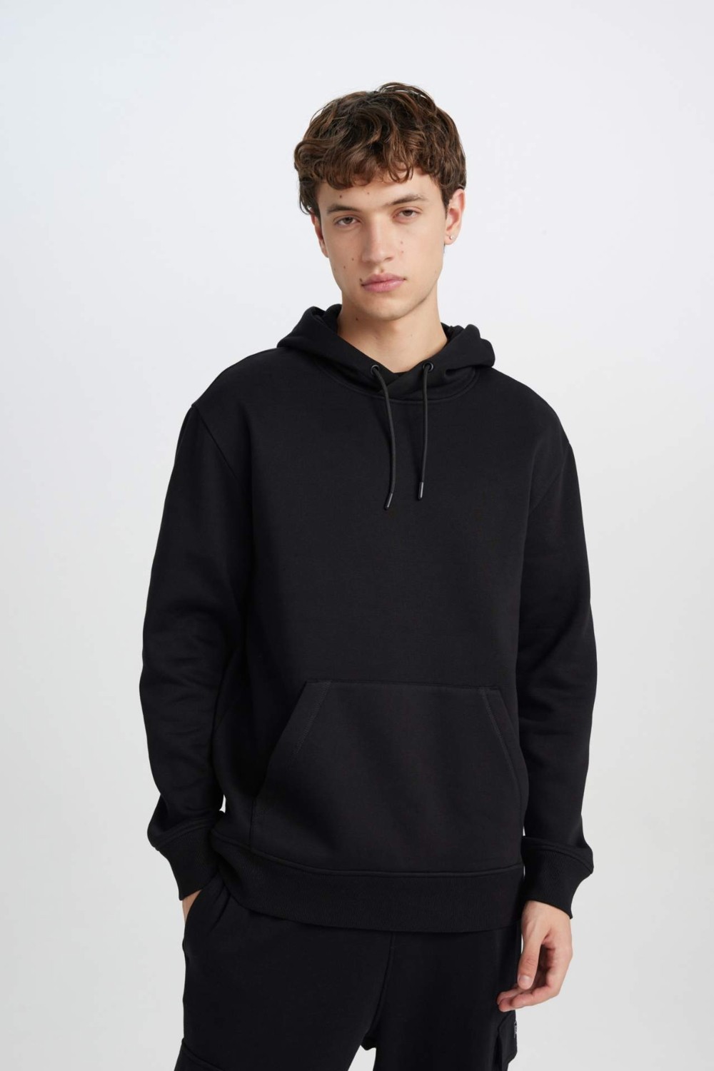 DeFacto Regular Fit Kapüşonlu Kanguru Cepli İçi Yumuşak Tüylü Basic Sweatshirt X8283AZ25SP