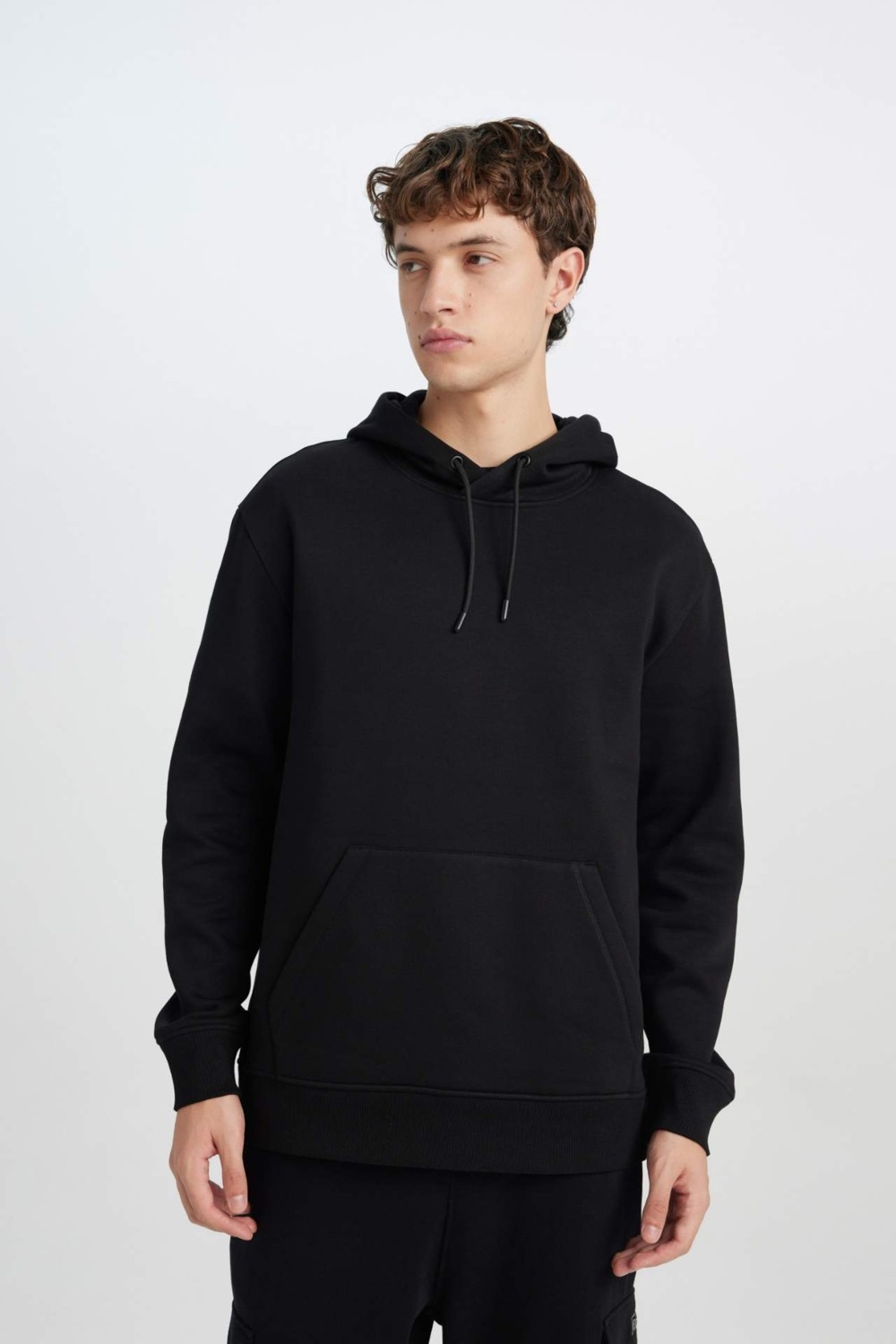 DeFacto Regular Fit Kapüşonlu Kanguru Cepli İçi Yumuşak Tüylü Basic Sweatshirt X8283AZ25SP görsel 3
