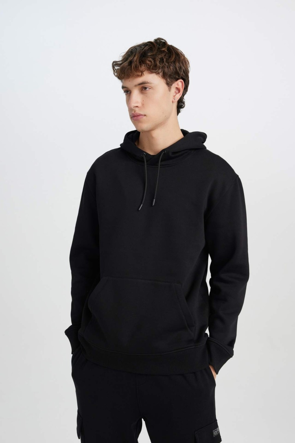 DeFacto Regular Fit Kapüşonlu Kanguru Cepli İçi Yumuşak Tüylü Basic Sweatshirt X8283AZ25SP görsel 4