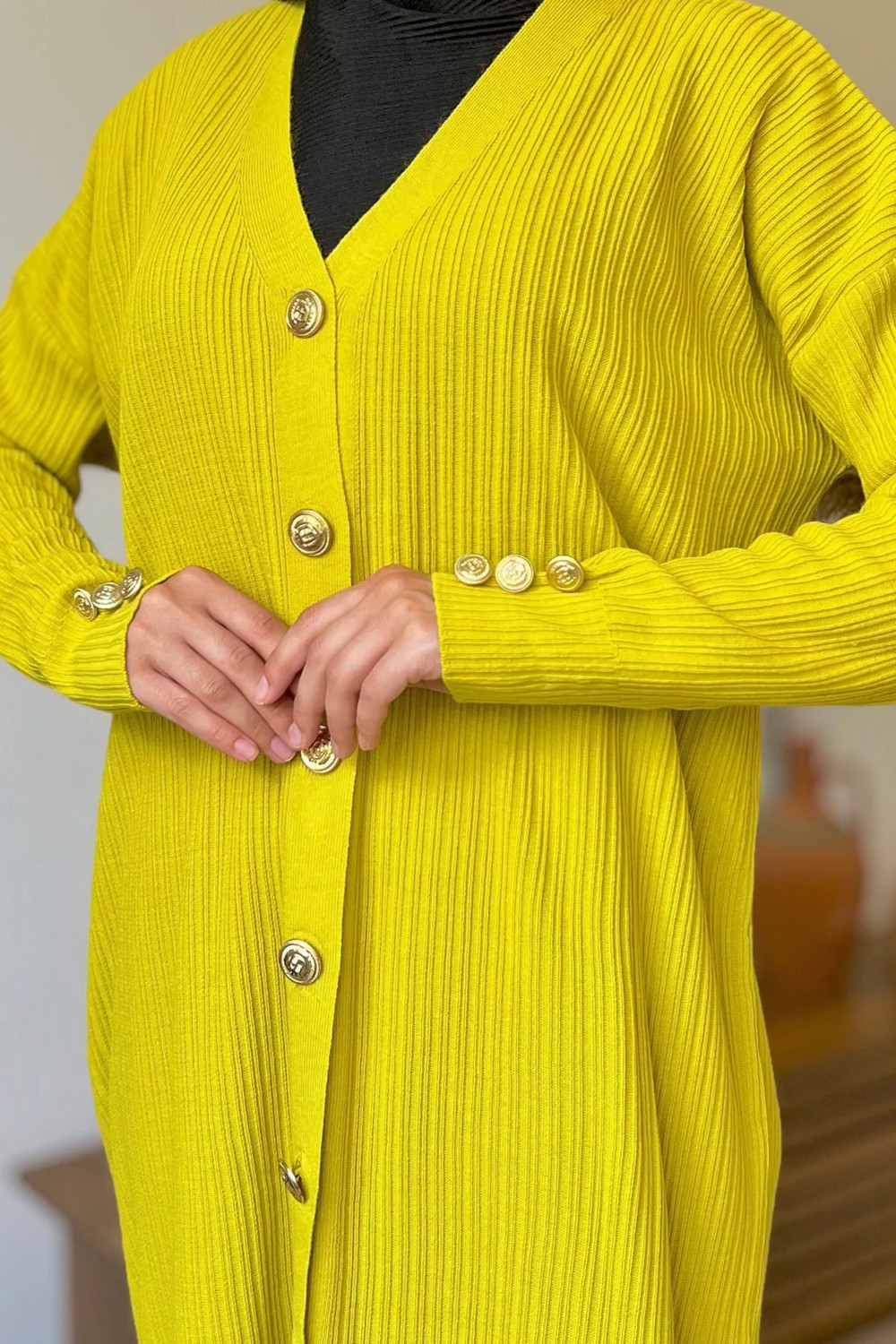 Julude Gold Düğme Detaylı Maxi Boy Tesettür Triko Hırka görsel 3