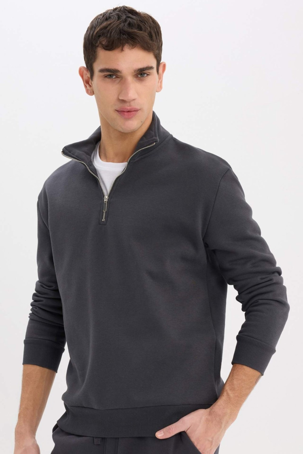 DeFacto Regular Fit Dik Yaka Yarım Fermuarlı Basic Sweatshirt X7405AZ25SP