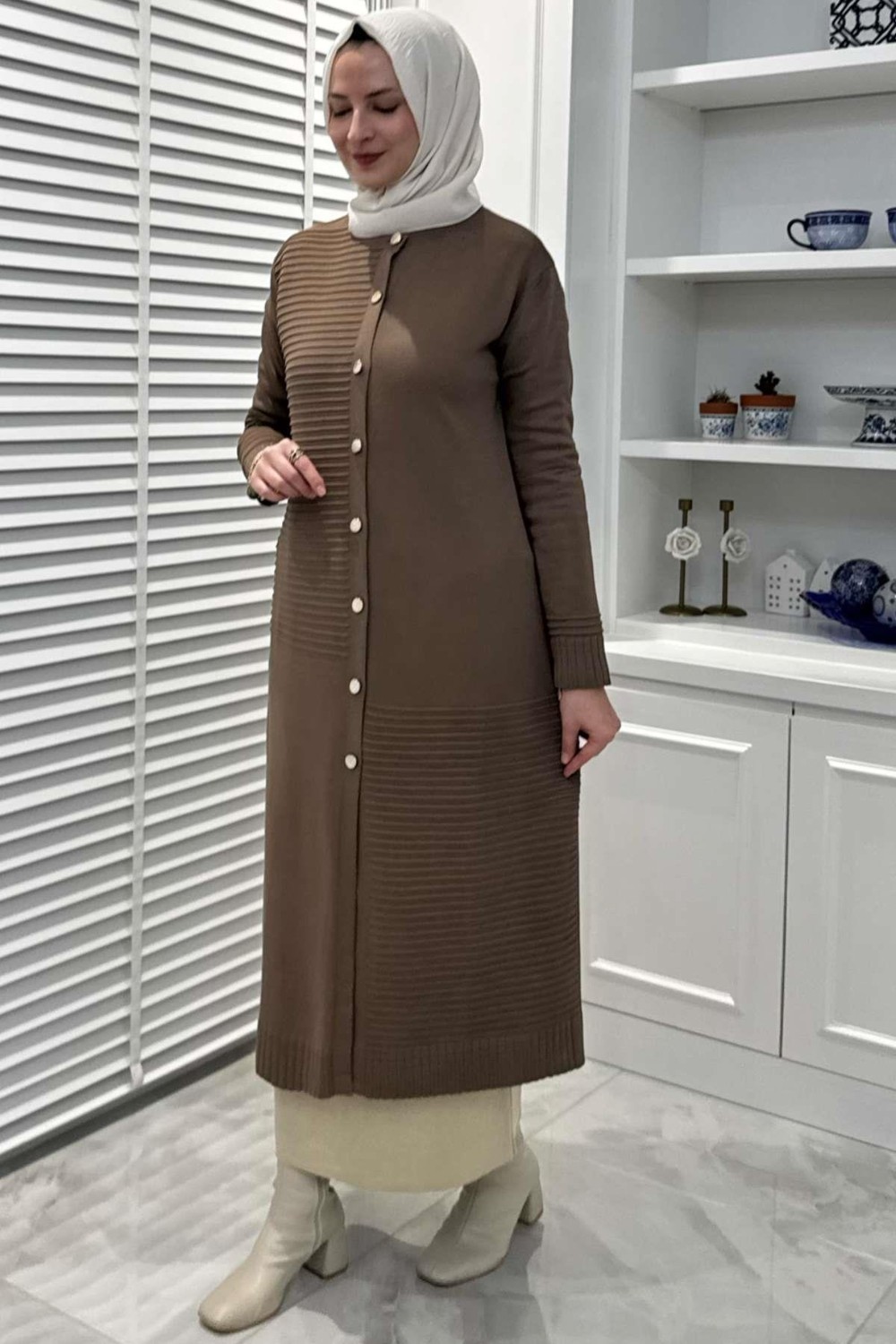 Rabia Şamlı Manolya Sütlü Kahve Triko Hırka Standart Beden Kadın İçin Şık Tasarım ve Rahat Kumaş görsel 4