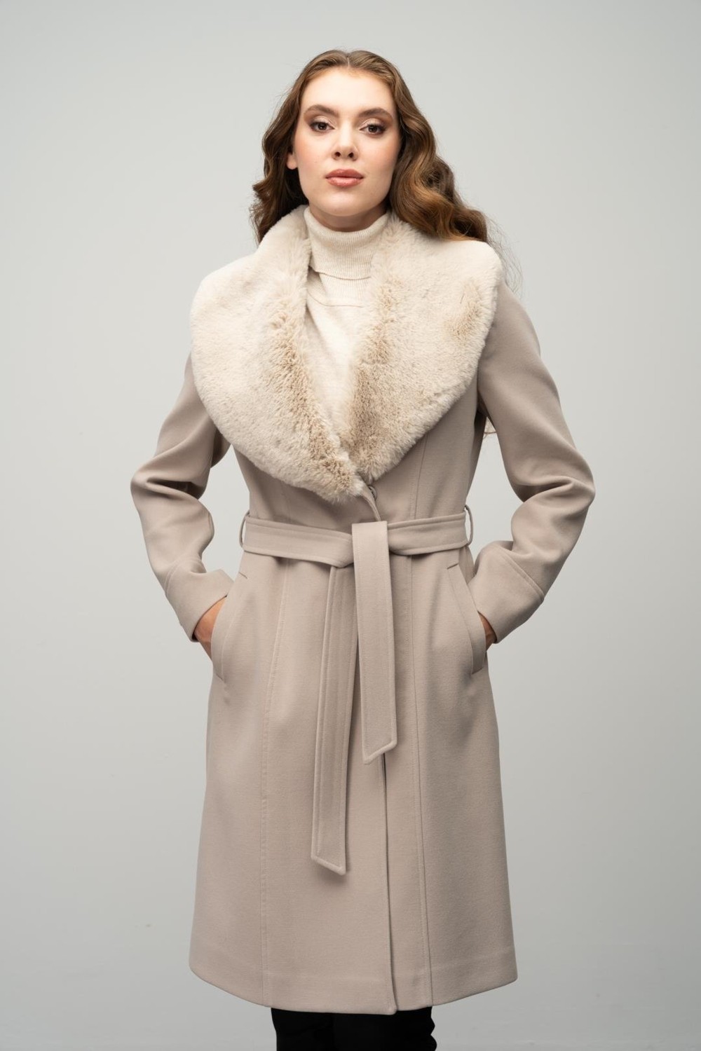 Olcay Kadın Günlük Kaban Taş Renkli Kürklü Çıt Çıt Kapamalı Polyester Malzeme ile Şık Tasarım