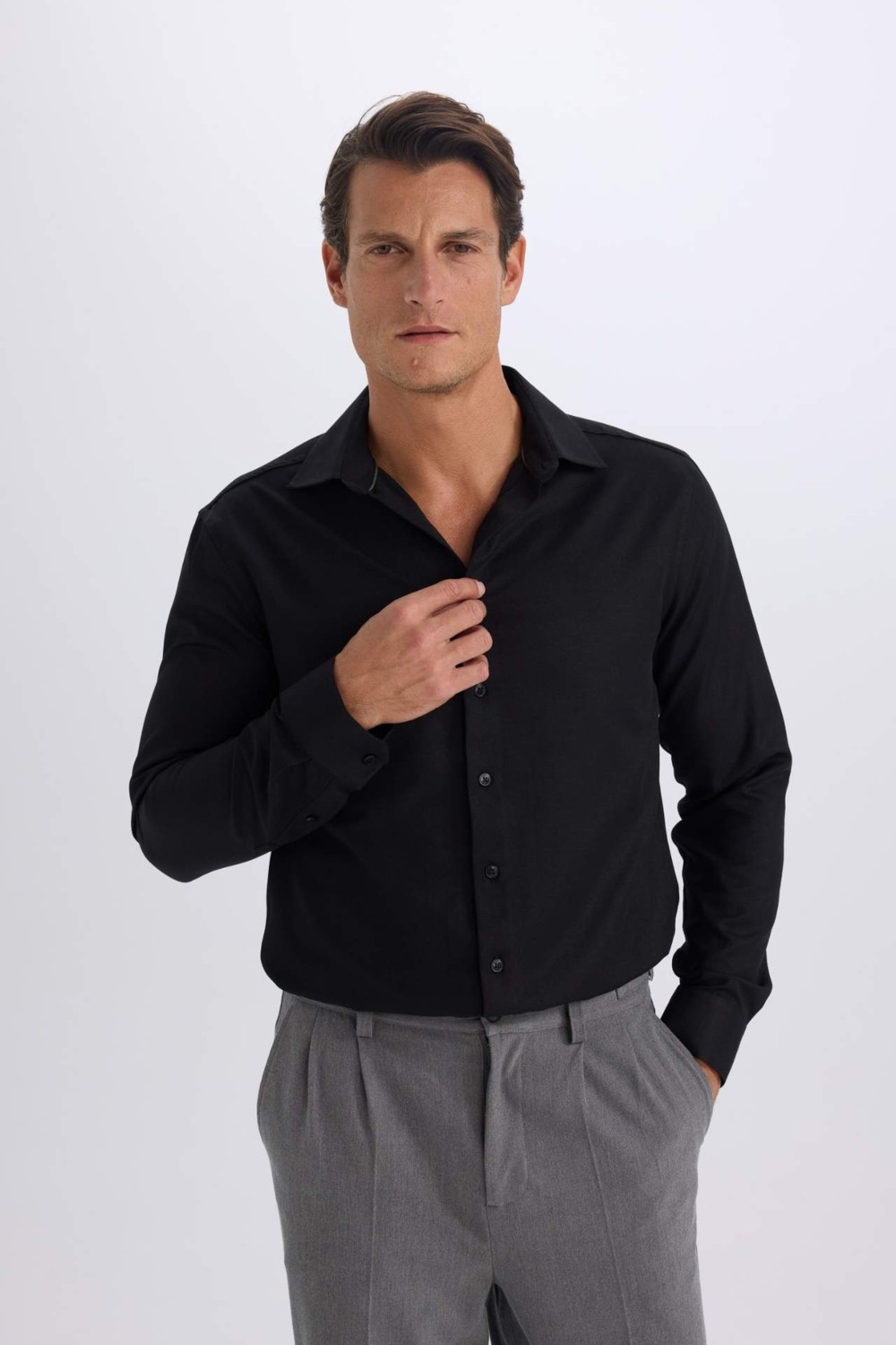 DeFacto Slim Fit Dar Kesim Polo Yaka Kolay Ütülenen Oxford Basic Düz Uzun Kollu Gömlek R4340AZ25SP görsel 3