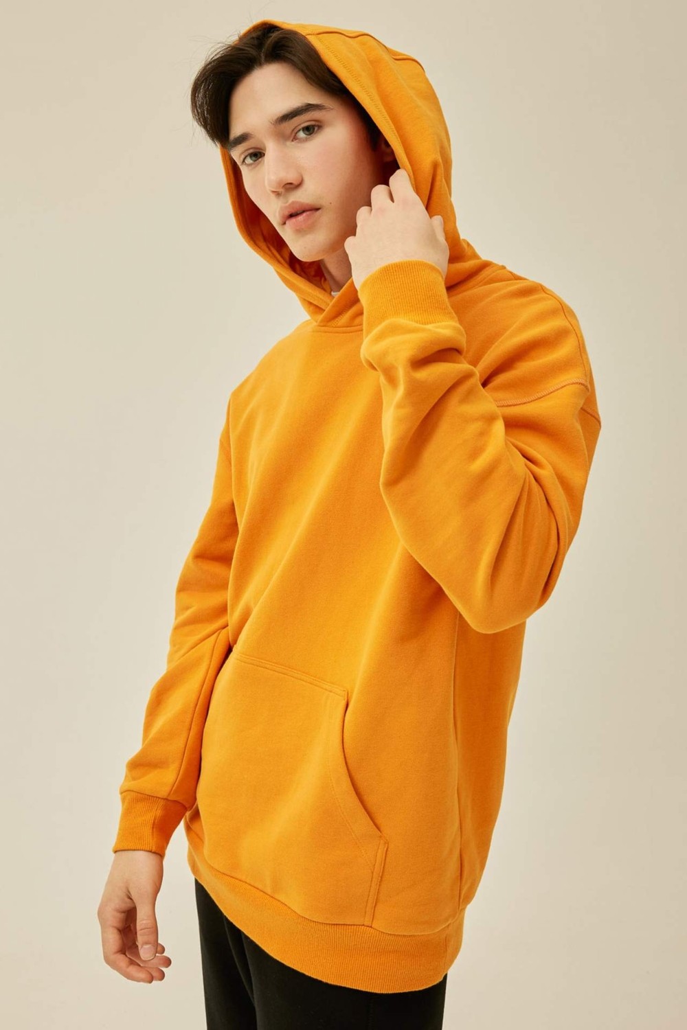 DeFacto Comfort Regular Fit Rahat Kalıp Kapüşonlu Kanguru Cepli Basic Düz Sweatshirt